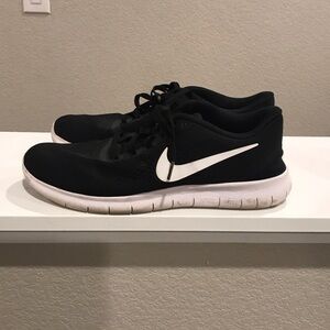 Nike Black and White Lightweight Training Sneakers